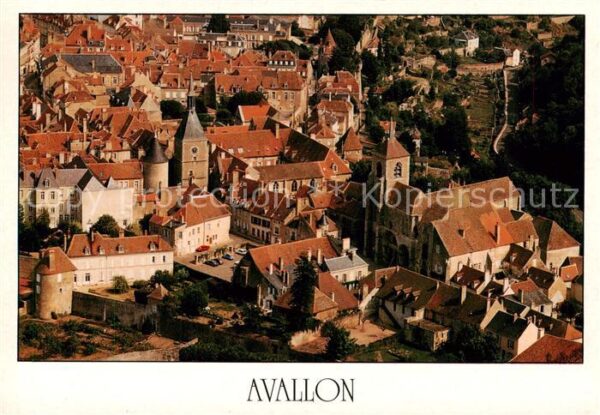 Avallon 89 Vieux ville Eglise Saint Lazare vue aér