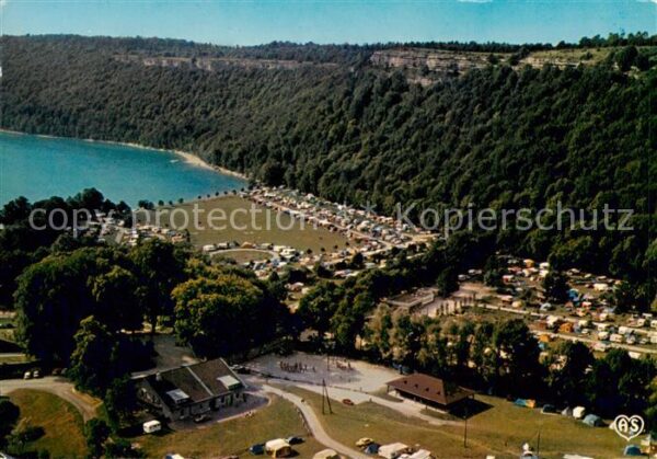 Lons-le-Saunier 39 Jura Lac et le domaine de Chalain depuis le