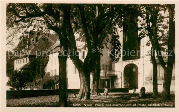 Nyon VD Place des Maronniers et Porte de Notre