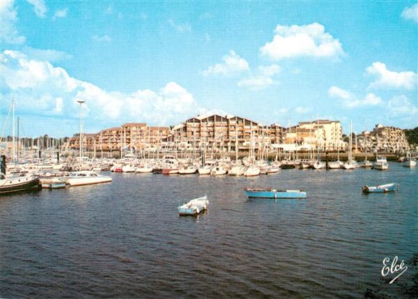 Capbreton Port de plaisance avec les Mille Sabord