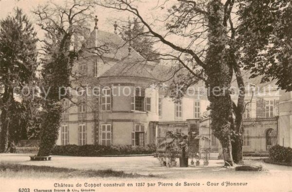 Champery Chateau de Coppet Cour d_Honneur