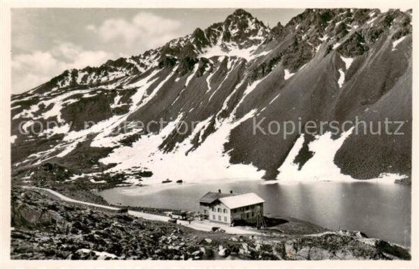 Flueela-Hospitz 2389m Flueelapass GR mit Schottensee und Flüela Schwarzhorn