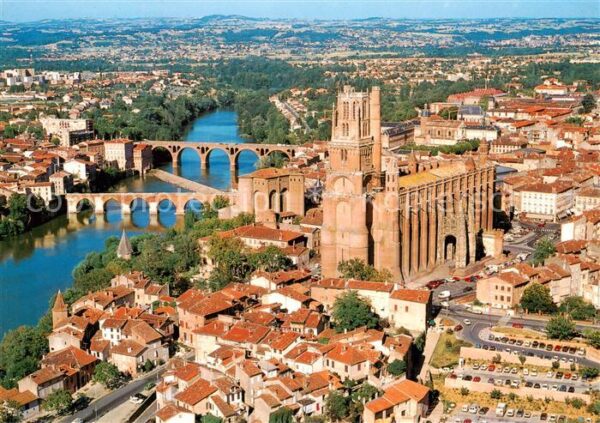 Albi 81 Tarn Ville d’art Vue aerienne sur la Basiliq