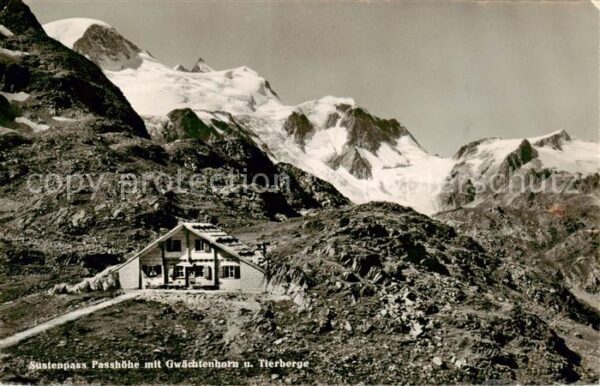 Sustenpasshoehe 2262m BE mit Gwächtenhorn und Tierberge