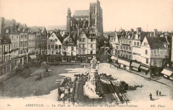Abbeville 80 Somme La Place de l’Amiral Gourbet et l’Eglis