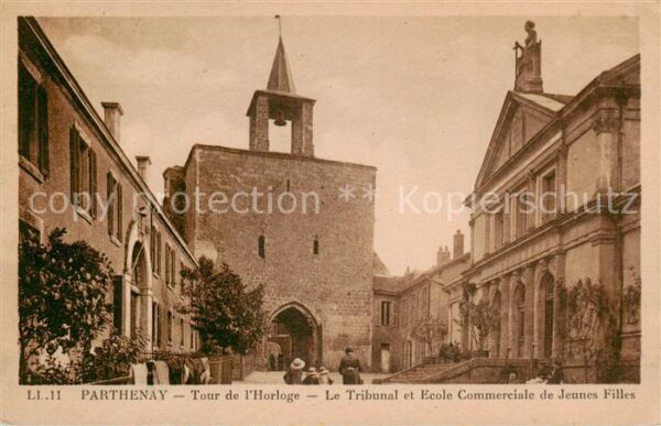 Parthenay Tour de l’Horloge Le Tribunal et Ecole