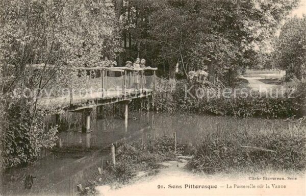 Sens 89 La Passerelle sur la Vanne