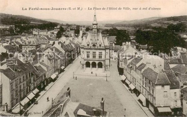 La Ferte-sous-Jouarre 77 La Place de l’Hotel de Ville vue a vol