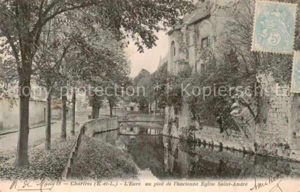 Chartres 28 l’Eure au pied de l’ancienne Eglise Sai