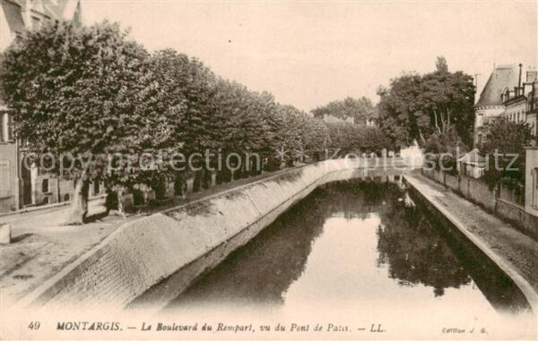 Montargis 45 Le Boulevard du Rempart vu du Pont de P