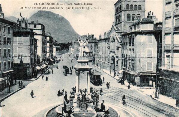 Grenoble 38 Place Notre Dame et Monument du Centena
