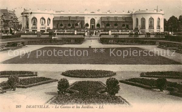 Deauville-sur-Mer Le Casino et les jardins