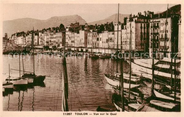 Toulon -sur-Mer 83 Var Vue sur le quai