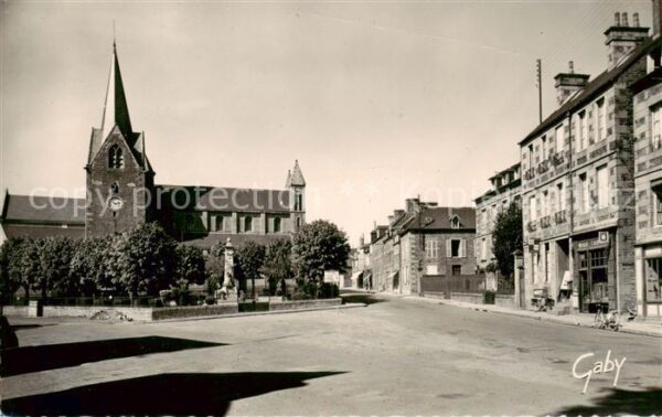Conde-sur-Noireau Place Saint Martin Eglise
