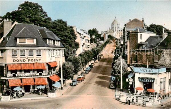 Lisieux 14 Avenue Sainte Thérèse au fond la Basili