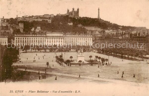 Lyon France Place Bellecour Vue d_ensemble