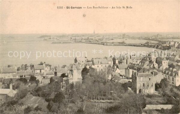 St-Servan sur Mer Les Bas Sablons Au loin St Malo