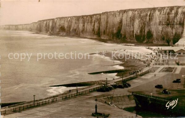 Saint-Valery-en-Caux La plage et les falaises vers Dieppe