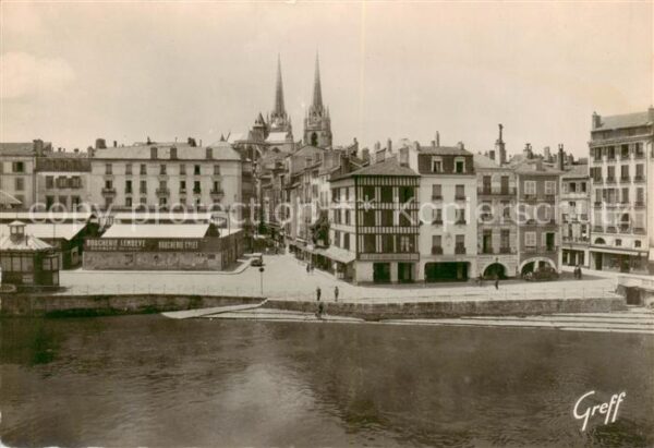 Bayonne 64 Les bords de la Nive et la Cathedrale
