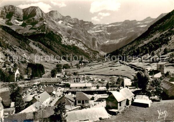 Gavarnie-Region 65 Hautes-Pyrenees Le Village et le Cirque