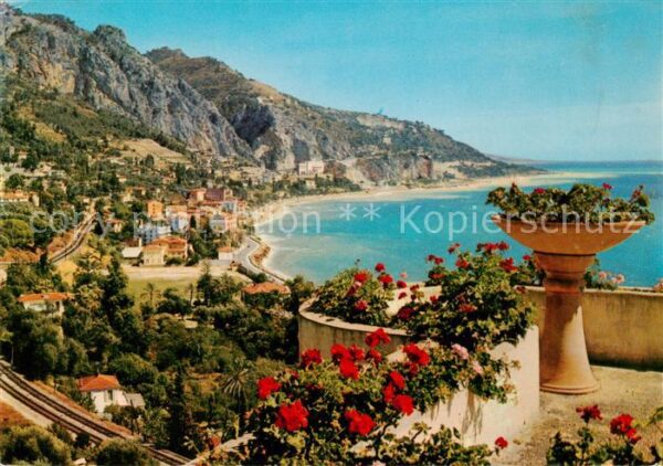 Menton 06 Vue sur Caravan la frontiere et l'Itali