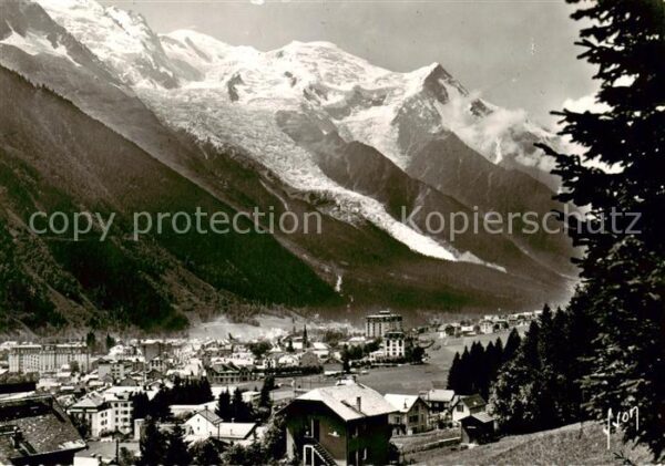 Chamonix 74 Haute-Savoie Vue generale et massif du Mont Blanc