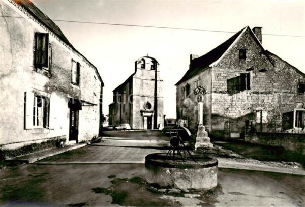 Fanlac Eglise et la grande place