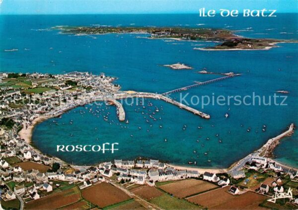 Roscoff Vue generale aerienne du port et l’Ile