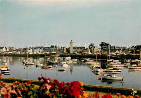 Roscoff Vue generale sur le fond du port