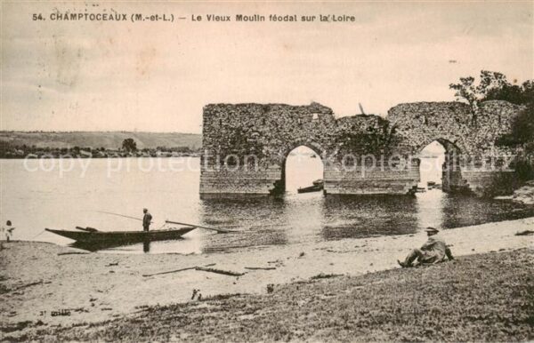Champtoceaux Le Vieux Moulin feodal sur la Loire