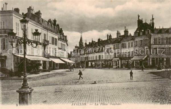 Avallon 89 La Place Vauban