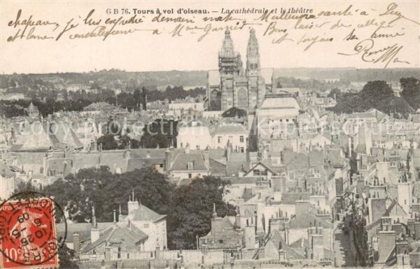 Tours 37 a vol d’oiseau La cathedrale et le thea