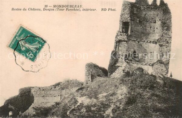 Mondoubleau Restes du Chateau Donjon Tour Penchee i