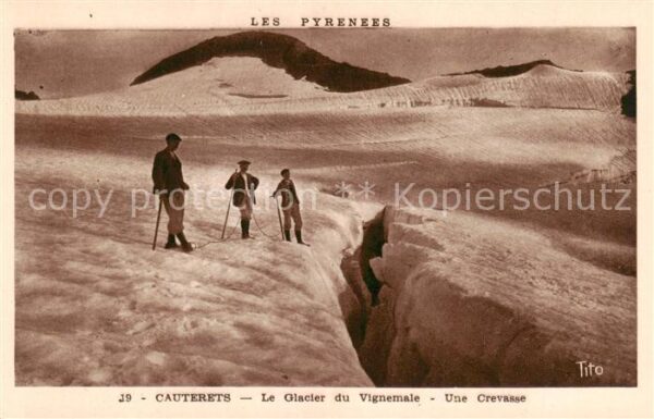 Cauterets 65 Hautes-Pyrenees Le Glacier du Vignemale Une Crevasse