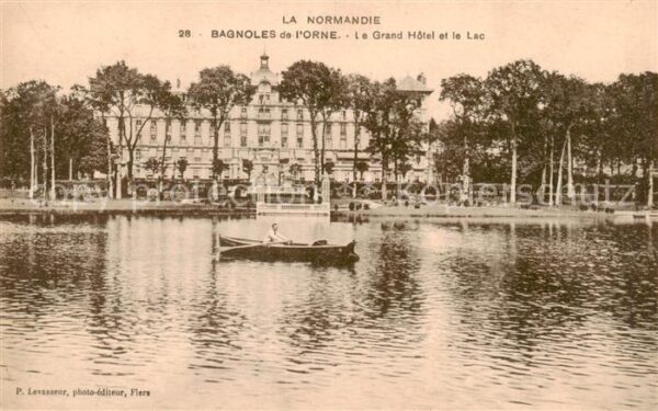 Bagnoles-de-l Orne Le Grand Hotel et le Lac