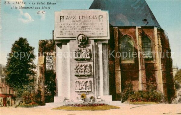 Lille 59 Le Palais Rihour et le Monument aux Mor