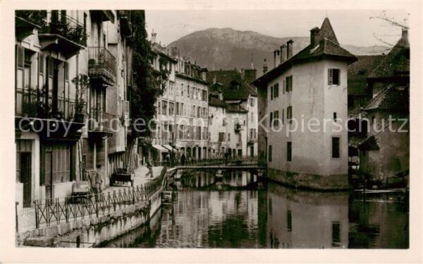 Annecy 74 Haute-Savoie Vieux canaux