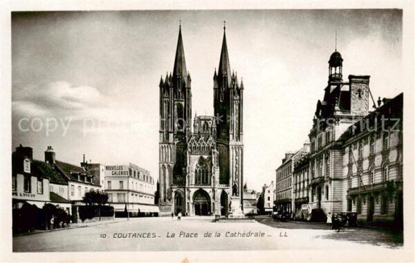 Coutances 50 Manche La Place de la Cathedrale
