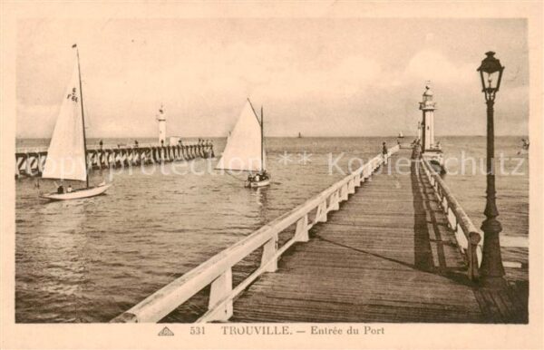 Trouville-sur-Mer Entree du Port
