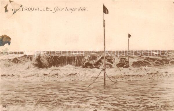 Trouville-sur-Mer Gros temps d_ete