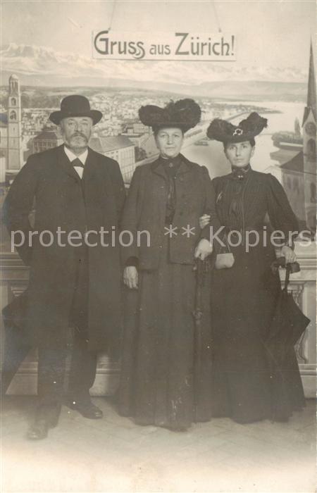 Zuerich ZH Familienbild vor Zürichkulisse
