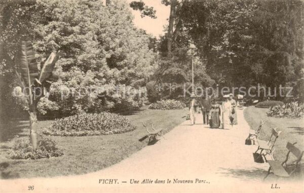 Vichy 03 Allier Une Allee dans le Nouveau Parc