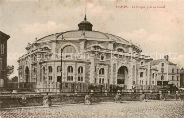 Troyes 10 Le Cirque pris du Canal