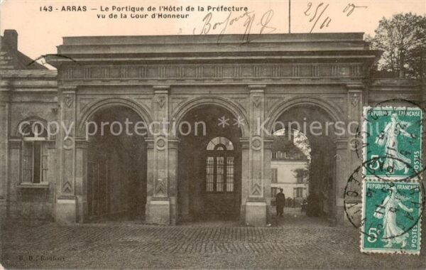 Arras  62 Le Portique de l’Honneur de la Pefectur
