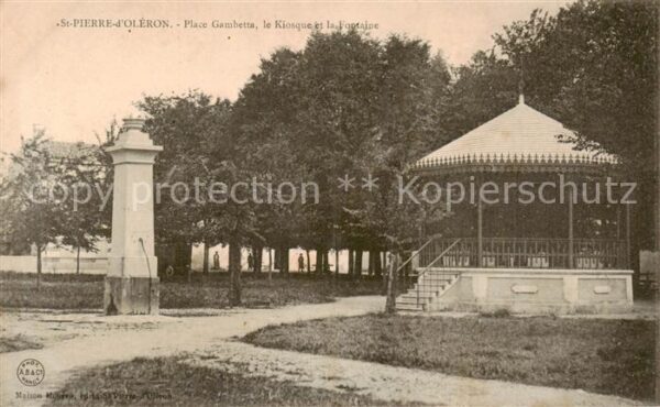 St Pierre  d Oleron 17 Charente-Maritime Place Gambetta le Kiosque et la Fontain