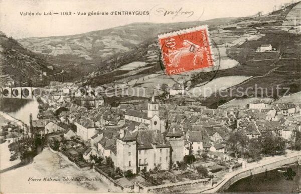Entraygues-la-Jolie Vallee du Lot Vue generale d_Entraygues