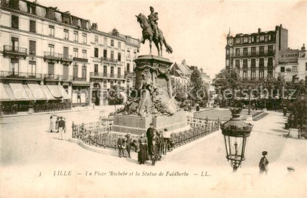 Lille 59 La Place Richebe et la Statue de Faidhe