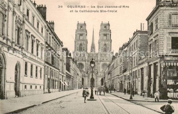 Orleans 45 Loiret La Rue Jeanne d’Arc et la Cathedrale St