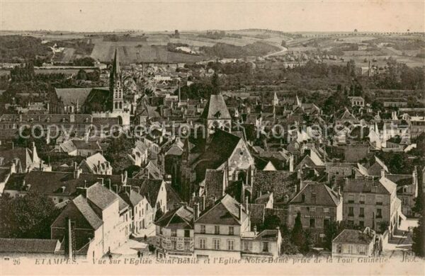 Etampes 91 Vue sur l’Eglise Saint Basile et l’Egli
