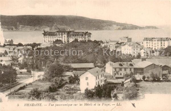 Hendaye 64 Vue panoramique sur les Hotels et la Pl